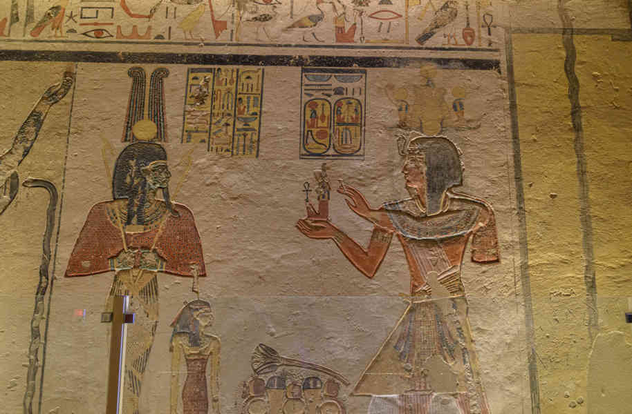 Egipto 239 - Valle de los Reyes - Tumba de Ramsés IX.jpg